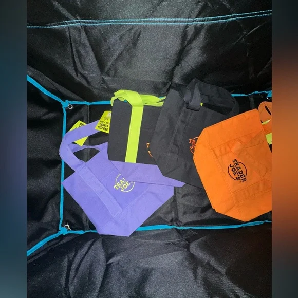 FREE WITH $15 Purchase (1) Trader Joe’s Trick Or Treat Mini Canvas Tote Bag NWT - Picture 3 of 7